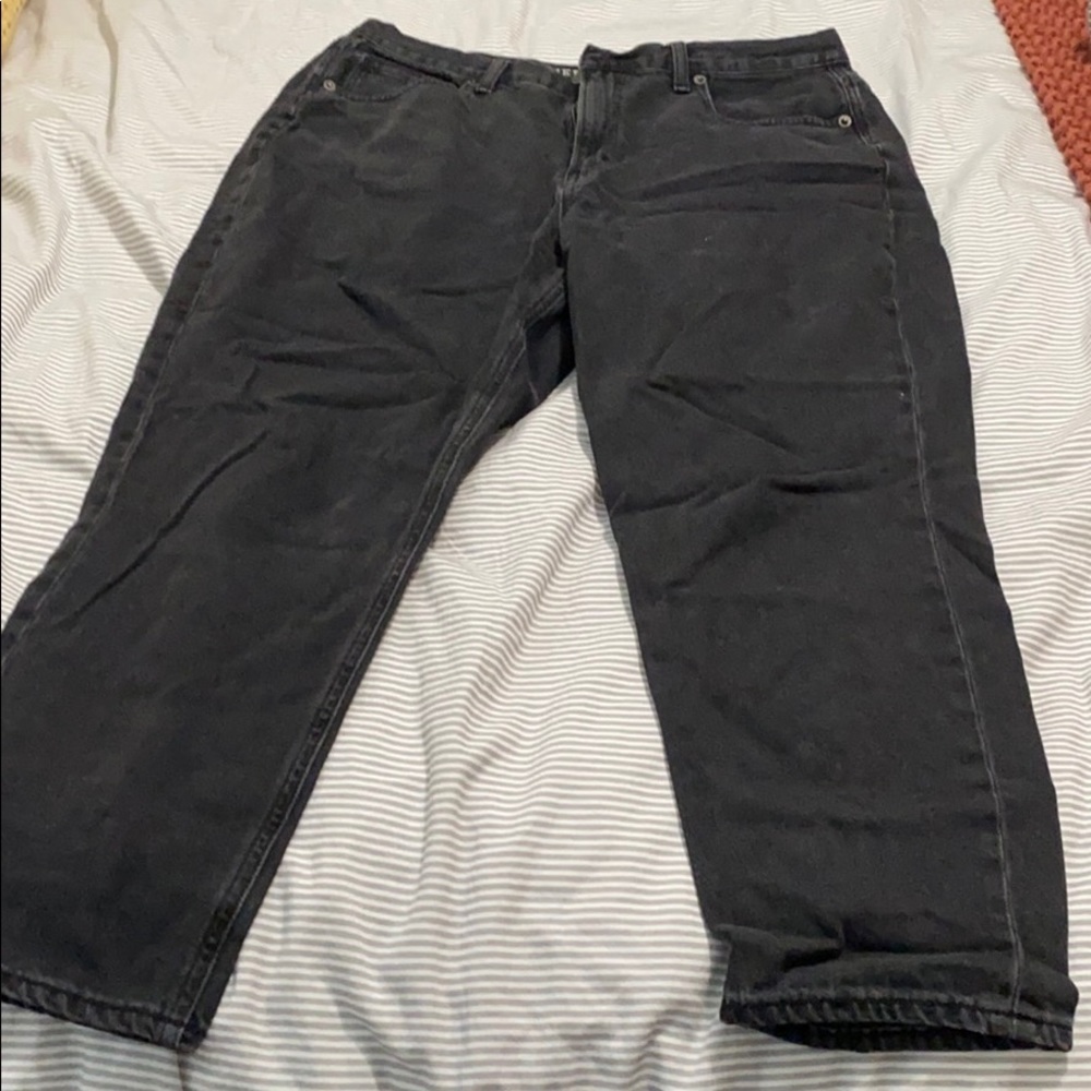 Black American Eagle mom jeans